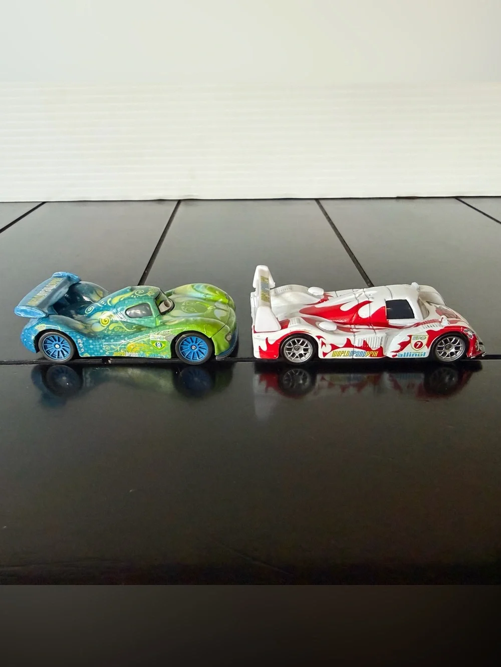Disney Pixar Cars 2 Carla Veloso & Shu Todoroki 1:55 diecast cars